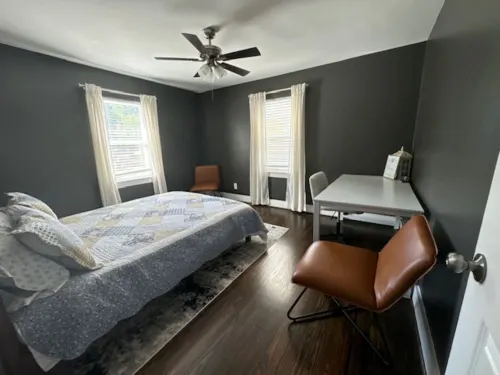 Beautiful 3BR/2Bath home with porch swing! WiFi and office space