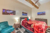 3 bedroom cottage, peaceful and private, with pool, fitness, flowers and nature