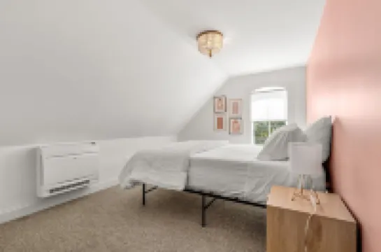 Newly Renovated Luxury 5Br Home + Office, Walk to Beach & Town