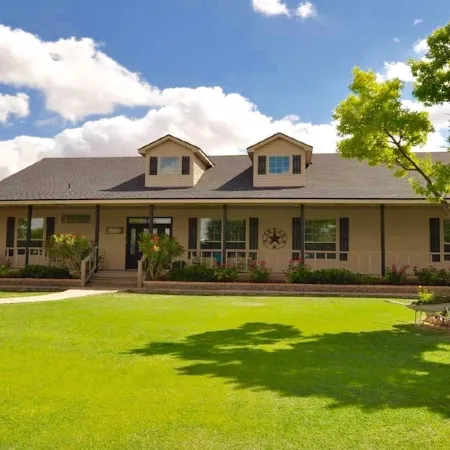 Luxury Living in a Country Setting and Minutes to Lubbock!