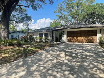 4-Bedroom House, KS with Inground Heated Pooland 15 minute to Clearwater Beach Plant Sumner House 주변 호텔
