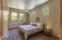 Delightful Home and Property Minutes from Yosemite 네바다 폭포 주변 호텔