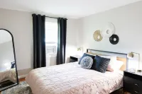 Hot Tub, Fire Pit, Private Backyard - Near Wineries & SPIRE