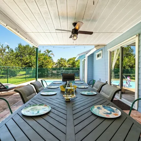 Jupiter Palm Oasis! Lakefront Pool Home w/ Game Room, BBQ, Beach Chairs, Coffee!