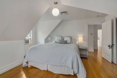 Sail Loft Portsmouth - beautiful apartment near downtown.