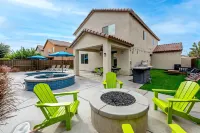 Luxury Clean 2,654 SF home Pool, Spa, Arcade Game Room and Home Theatre for 14!!
