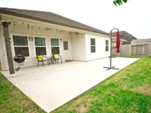 Home In The Heart Of Alvin! Hotels in Alvin