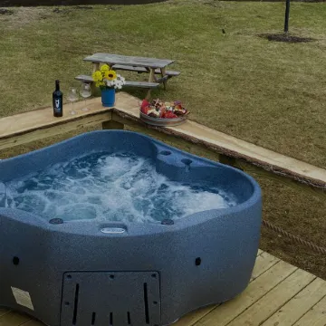 Magical Riverside Yurt, hot tub & the BRPW, pet friendly near Floyd, Va
