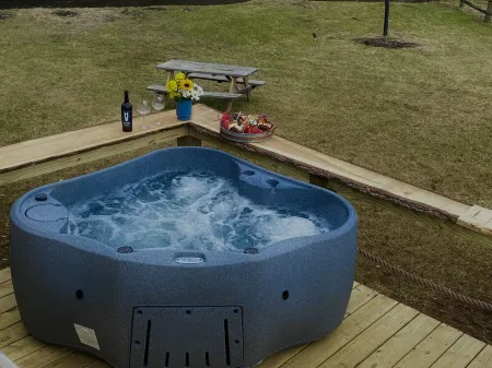 Magical Riverside Yurt, hot tub & the BRPW, pet friendly near Floyd, Va