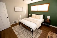 2BD, 1BA Home. 5-10 Minutes to ANYWHERE in JCMO! - 3-Star