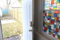 Crisp 2 bedroom upstairs apartment in historic duplex