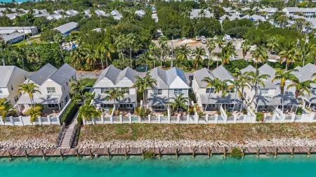 ★Remodeled tropical delight townhome★private plunge pool close to fun activities Отели в г. Duck Key