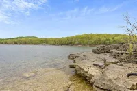 Welcome to Aurora- SDC-Table Rock Lake-Awesome!