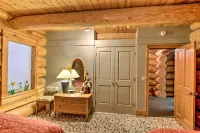 Luxury Riverfront Log Cabin Near Stevens Pass with Hot Tub & Two-Story Fireplace - Chalets