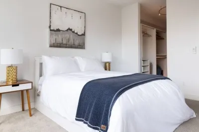 Walk to Pike and Space Needle from a Cap Hill Loft Hotels in Capitol Hill