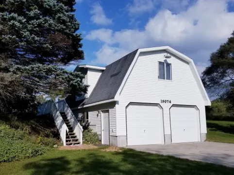 One Bedroom Loft Apartment - five minutes to Crystal Mt resort * Pet friendly