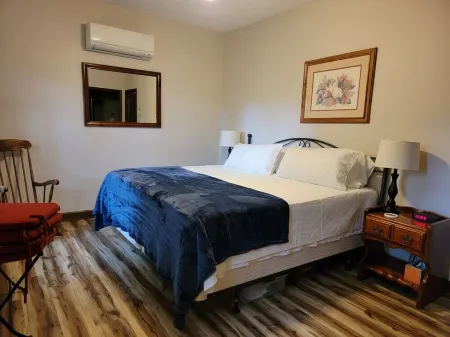 Quaint Mt. Mitchell Condo