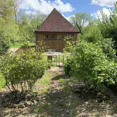 Kentish Oast, Cottage and Barn in stunning private grounds with swimming pool Hotel Exterior
