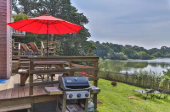 Waterfront + Sleeps 10 + Fenced Yard, Pets, Views