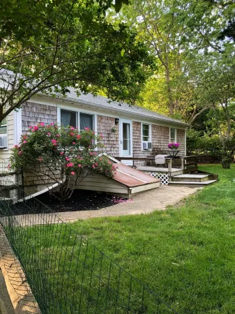 Beautiful downtown Oak Bluffs! Отели рядом с достопримечательностью «ЙМКА Мартас-Винъярд»