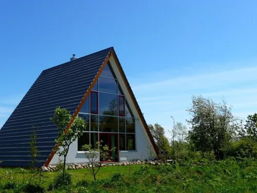 Finnhaus 200m from the Baltic Sea coast, sea view to Hiddensee, free WiFi