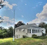 Close to Everything, Cozy Cottage for up to 6, Cleanest in Rangeley! Quill Hill Access Road 주변 호텔