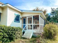 Cozy Dog-Friendly Cottage in Heart of Beaufort