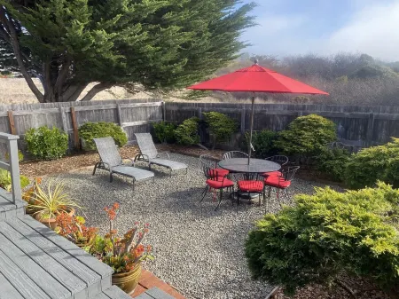 Ocean Views. Long Stay Discount. Short Walk to Shell Beach, Dog Friendly.