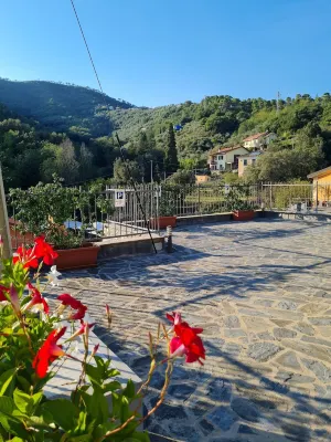 "LA SOPPRESSA" WITH HEATED POOL Hotel in zona Punta Baffe - Punta Moneglia - Val Petronio