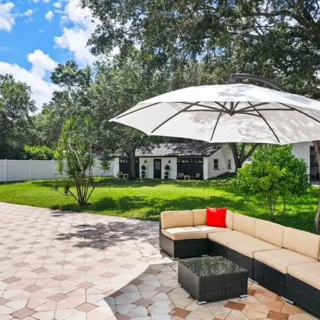 Luxury Villa with Heated Saltwater Pool & Spa, Mini Golf, BBQ, 5 Mins to Beach