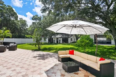 Luxury Villa with Heated Saltwater Pool & Spa, Mini Golf, BBQ, 5 Mins to Beach Hotels near Walsingham Commons