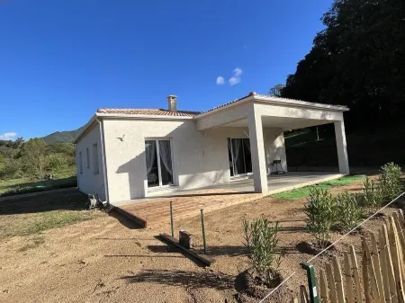 2 Bedroom Private Vacation Home in Eccica-Suarella