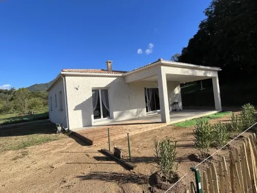 2 Bedroom Private Vacation Home in Eccica-Suarella