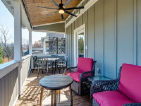 Guesthouse, Downtown Weaverville 2 Blocks from Main St. Hotels in Weaverville