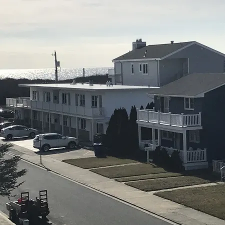 Book Your 2026 Vacation Now Beach Block! Large Townhome Perfect for Families