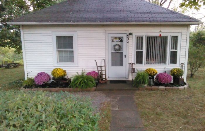 Little White Cottage-Country Setting In Town Just 5 minutes to The Ark Encounter