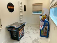 Heated Pool Home. 7 Mins to the Beach! Arcade. Perfect retreat rain or shine!