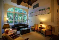 Palm Beach Petite Retreat 1 Block to Beach! New  bed!! Palm Beach Hotel