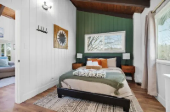 North Bay Lounge-NEW! Lake cabin: Gameroom and Lake Access! AC included