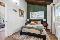 North Bay Lounge-NEW! Lake cabin: Gameroom and Lake Access! AC included