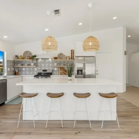 Newly renovated DESERT RETREAT *Private oversized Pool* Walk to Stagecoach
