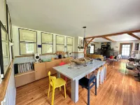 Beautiful Berkshire Farm House on 160+ Acres Hotel a Alford