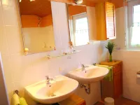 Modernly furnished apartment on the upper floor in absolute calm. 新天鵝堡附近的飯店