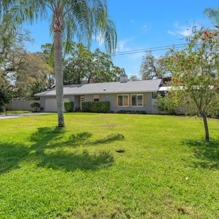 Quiet Oceanside Getaway excellent for families with children- Palm Harbor, FL