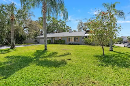 Quiet Oceanside Getaway excellent for families with children- Palm Harbor, FL