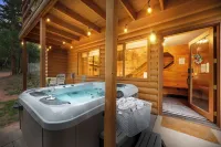 Pikes Peak Cabin in Divide, CO w/ Hot Tub, Game Room & Mountain Views