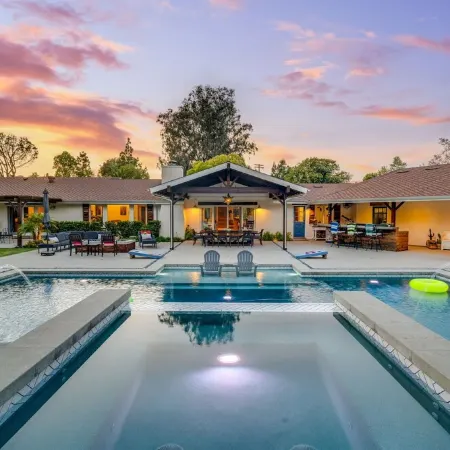 Private gated home, pool/hot tub, bbq, beach, families, summer vacation.