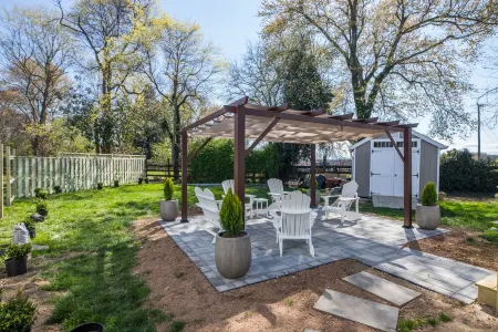 Elegant Middleburg Manor with 3 Bedrooms 2 Baths