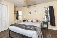 ⁂Centrally Located⁂Close to Downtown⁂Stocked Kitchen⁂