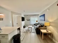 Quiet & Peaceful 1 Bedroom, Walk to Shops &Restaurants, Beach 5 Min. Away!